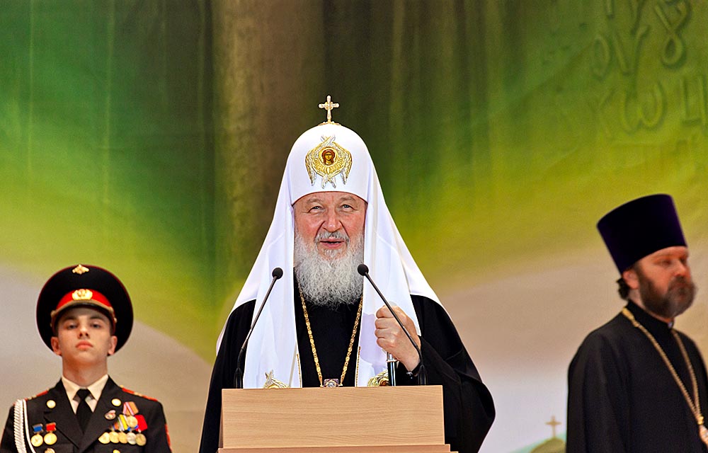 Святейший Патриарх Московский и всея Руси Кирилл приветствует собравшихся