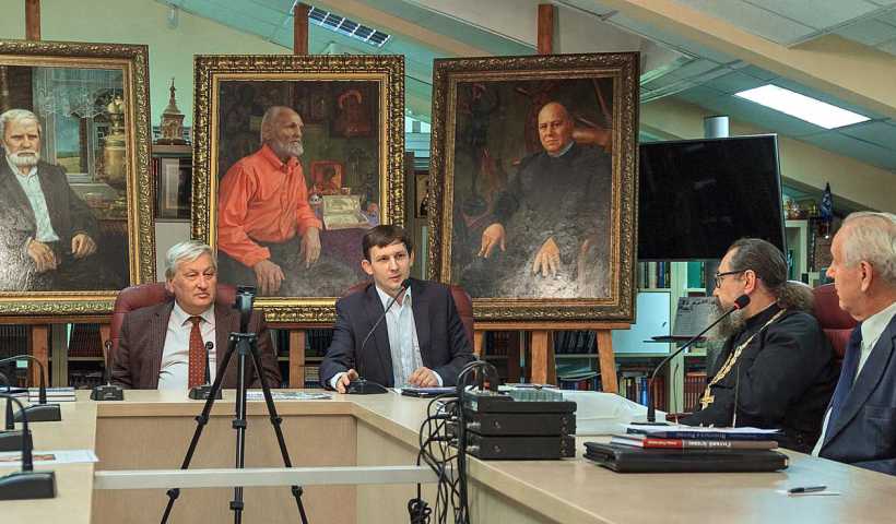 Александр Алмазов и генерал СВР Леонид Решетников ведущие литературной встречи